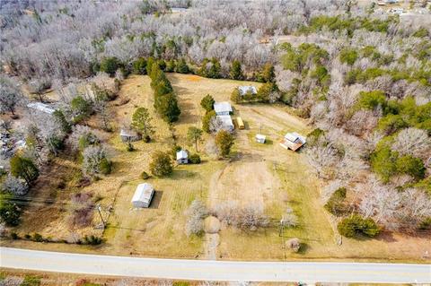 3889 Meadowbrook Dr, Trinity, NC 27370 photo 2