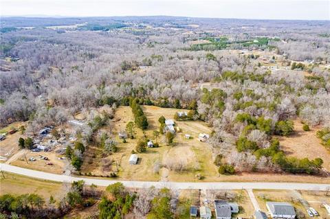 3889 Meadowbrook Dr, Trinity, NC 27370 photo 1