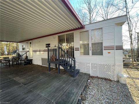 140 Dogwood Cir, Traphill, NC 28685
