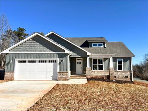 104 Arrowood Ln, Harmony, NC 28634 photo 1