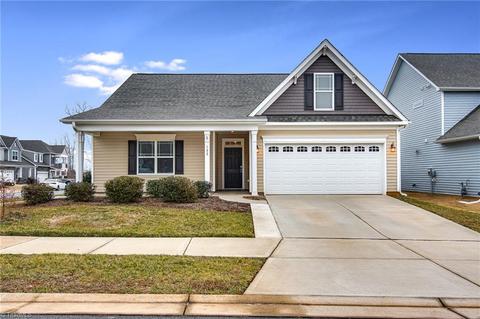 122 Pendleton Dr, Bermuda Run, NC 27006 photo 2
