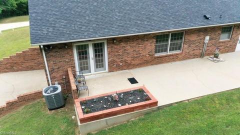 2384 Eggleston Falls Rd, Ridgeway, VA 24148 photo 10