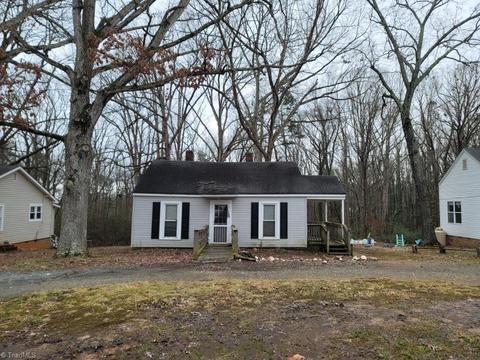 458 E Salisbury St, Denton, NC 27239 photo 1