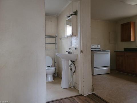 458 E Salisbury St, Denton, NC 27239 photo 14