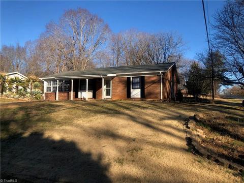 104 White Oak Dr, King, NC 27021 photo 3