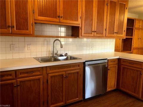 104 White Oak Dr, King, NC 27021 photo 4