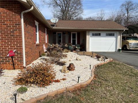 210 Stokes Forest Dr, King, NC 27021 photo 3