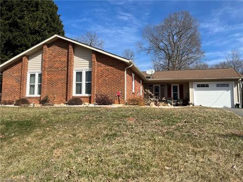 210 Stokes Forest Dr, King, NC 27021 photo 1