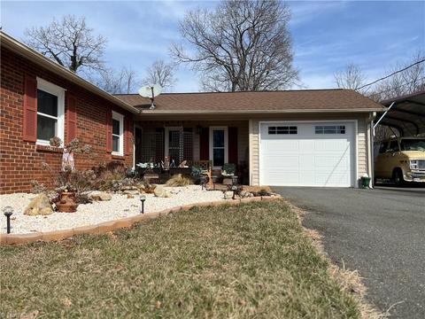 210 Stokes Forest Dr, King, NC 27021 photo 4