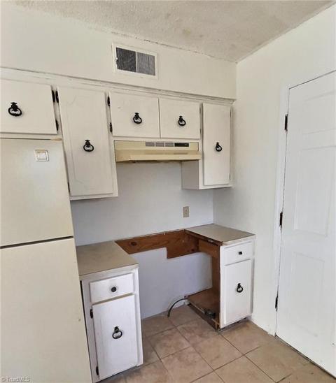 237 Yorkfield Dr, Elkin, NC 28621 photo 3