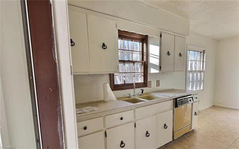 237 Yorkfield Dr, Elkin, NC 28621 photo 4