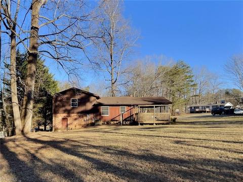 237 Yorkfield Dr, Elkin, NC 28621 photo 2