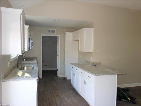 623 Cable St, Thomasville, NC 27360 photo 2