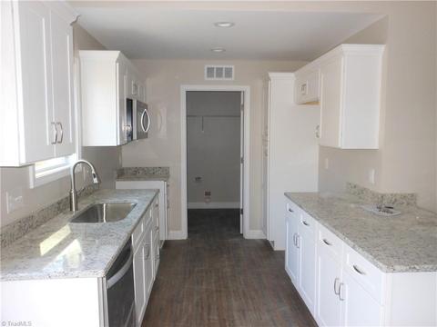 623 Cable St, Thomasville, NC 27360 photo 3