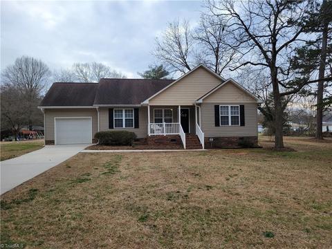 145 Pine Dr, Salisbury, NC 28144 photo 1