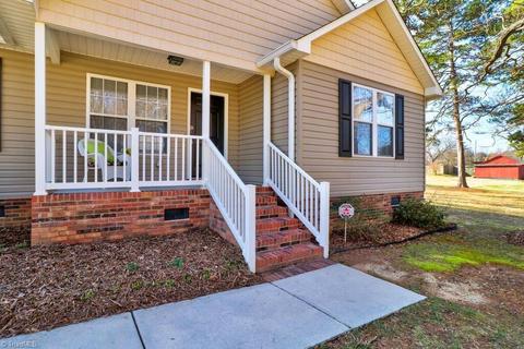 145 Pine Dr, Salisbury, NC 28144 photo 4