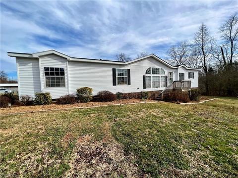 10127 Boone Trl, Purlear, NC 28665 photo 2