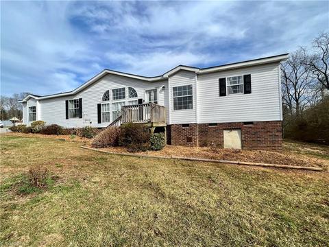 10127 Boone Trl, Purlear, NC 28665 photo 3