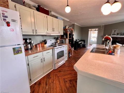 10127 Boone Trl, Purlear, NC 28665 photo 13