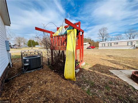 10127 Boone Trl, Purlear, NC 28665 photo 37