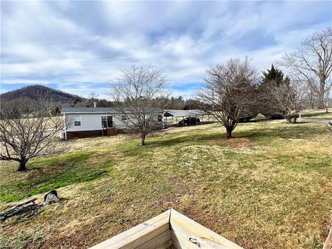 10127 Boone Trl, Purlear, NC 28665 photo 5