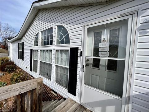 10127 Boone Trl, Purlear, NC 28665 photo 6