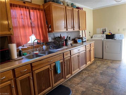 408 Dixie St, Lexington, NC 27292 photo 9