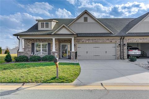 201 Rollingbrook Ct, Clemmons, NC 27012 photo 2