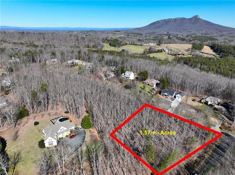 25 Knollcrest Drive, Pinnacle, NC 27043