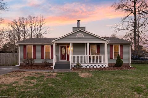 2107 Arbrook Ln, High Point, NC 27265 photo 2