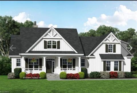 435 Golf Course Rd, Pilot Mountain, NC 27041