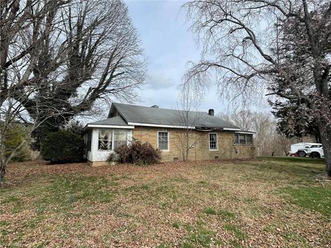 125 E Walker Rd, Elkin, NC 28621 photo 10