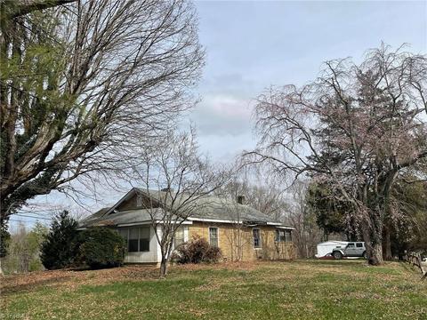125 E Walker Rd, Elkin, NC 28621 photo 3