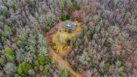 263 Bells View Ln, Purlear, NC 28665 photo 1