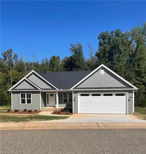 2123 Waterford Pointe Rd, Lexington, NC 27292