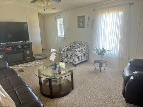 422 Pratt Rd, Dobson, NC 27017 photo 2