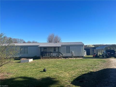 422 Pratt Rd, Dobson, NC 27017 photo 1