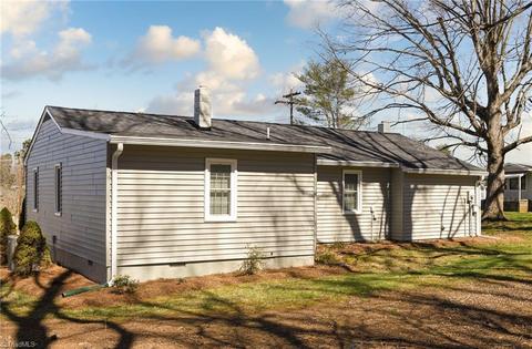 127 E School St, King, NC 27021 photo 21