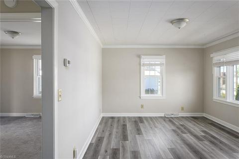 127 E School St, King, NC 27021 photo 5
