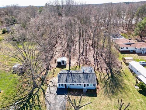 127 E School St, King, NC 27021 photo 23