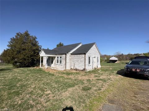 1195 Perch Rd, Pinnacle, NC 27043 photo 1