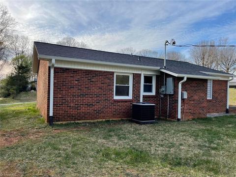 1110 Hickory Tree Ln, King, NC 27021 photo 5