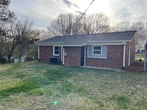 1110 Hickory Tree Ln, King, NC 27021 photo 4