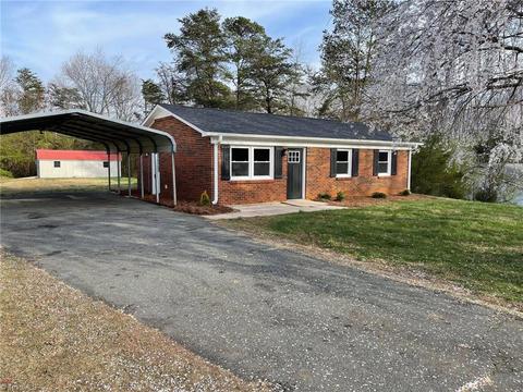 1110 Hickory Tree Ln, King, NC 27021 photo 1