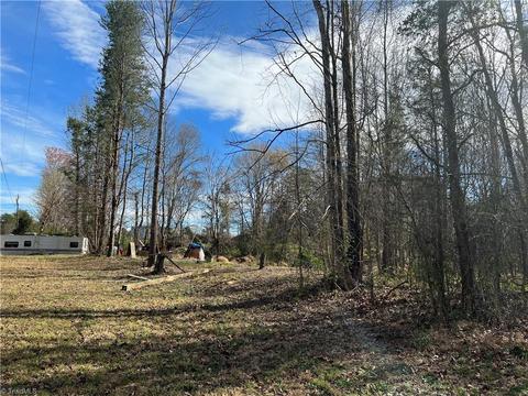 200 Mosley Loop, Madison, NC 27025 photo 2