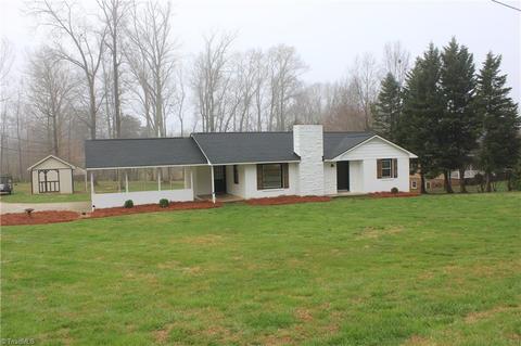 1137 Crescent Dr, King, NC 27021 photo 3