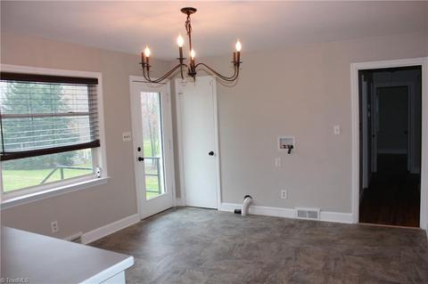 1137 Crescent Dr, King, NC 27021 photo 9