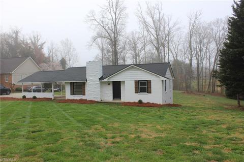 1137 Crescent Dr, King, NC 27021 photo 4