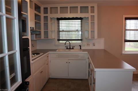 1137 Crescent Dr, King, NC 27021 photo 12