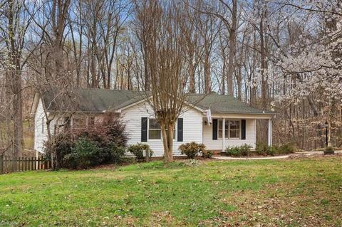 2903 Hunt Ridge Ct, Trinity, NC 27370 photo 4